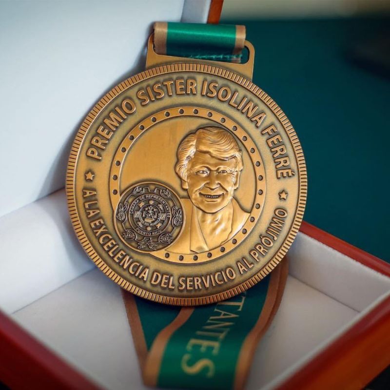 Entrega de la Medalla Sor Isolina Ferré a Fundación Trotamundos